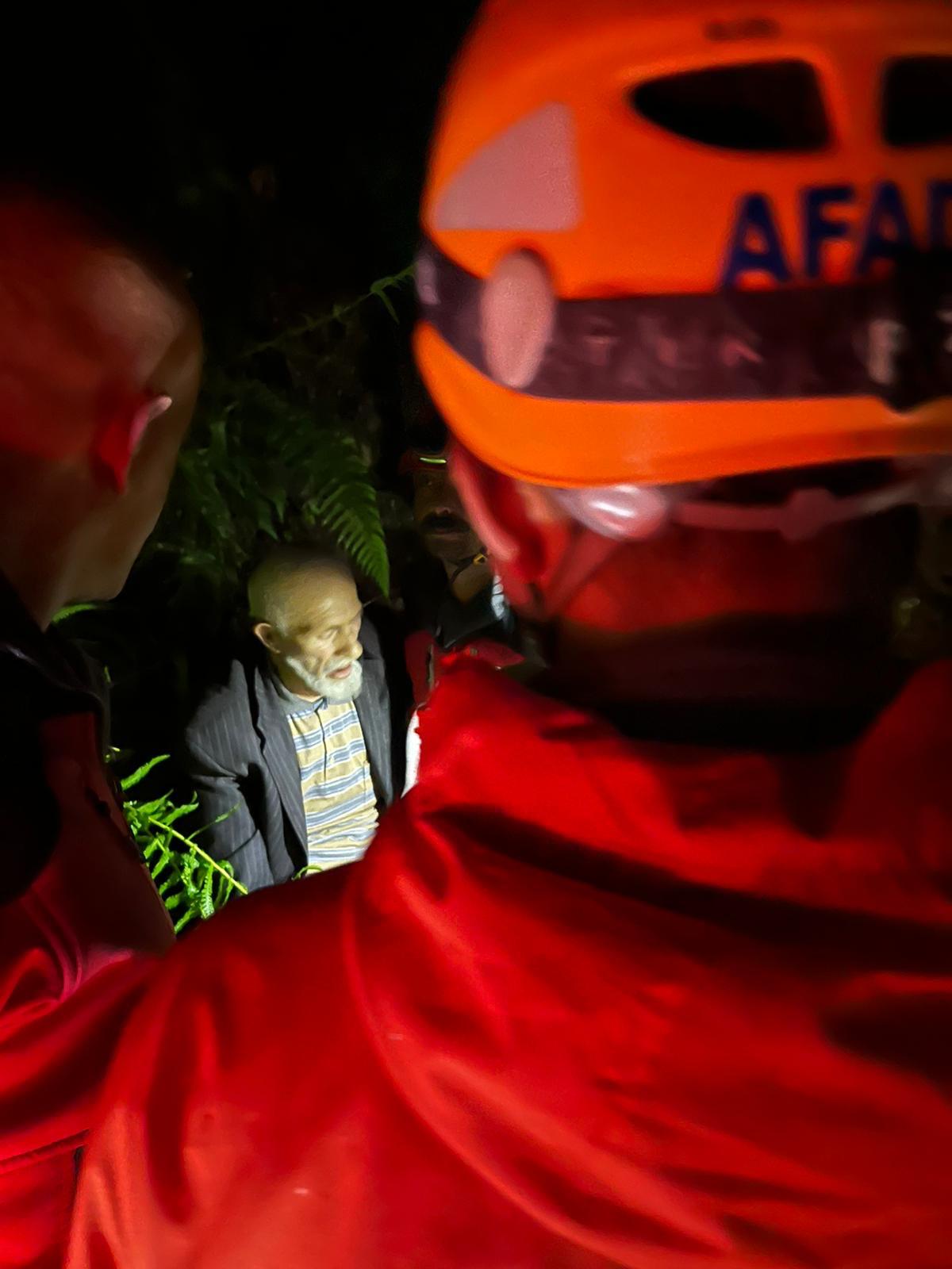 Gece Saatlerinde İkizdere Ilıcaköy’de Kaybolan 93 Yaşındaki Vatandaşımız Afad Koordinesinde Ekiplerimizin Hızlı Müdahalesi İle Kısa Sürede Bulundu